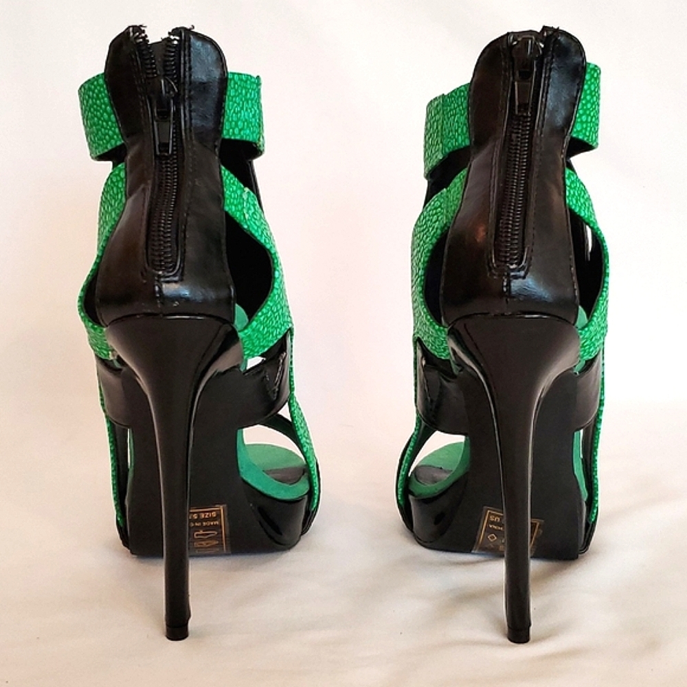 Shoedazzle | Camele Green/Black heels - Picture 4 of 16